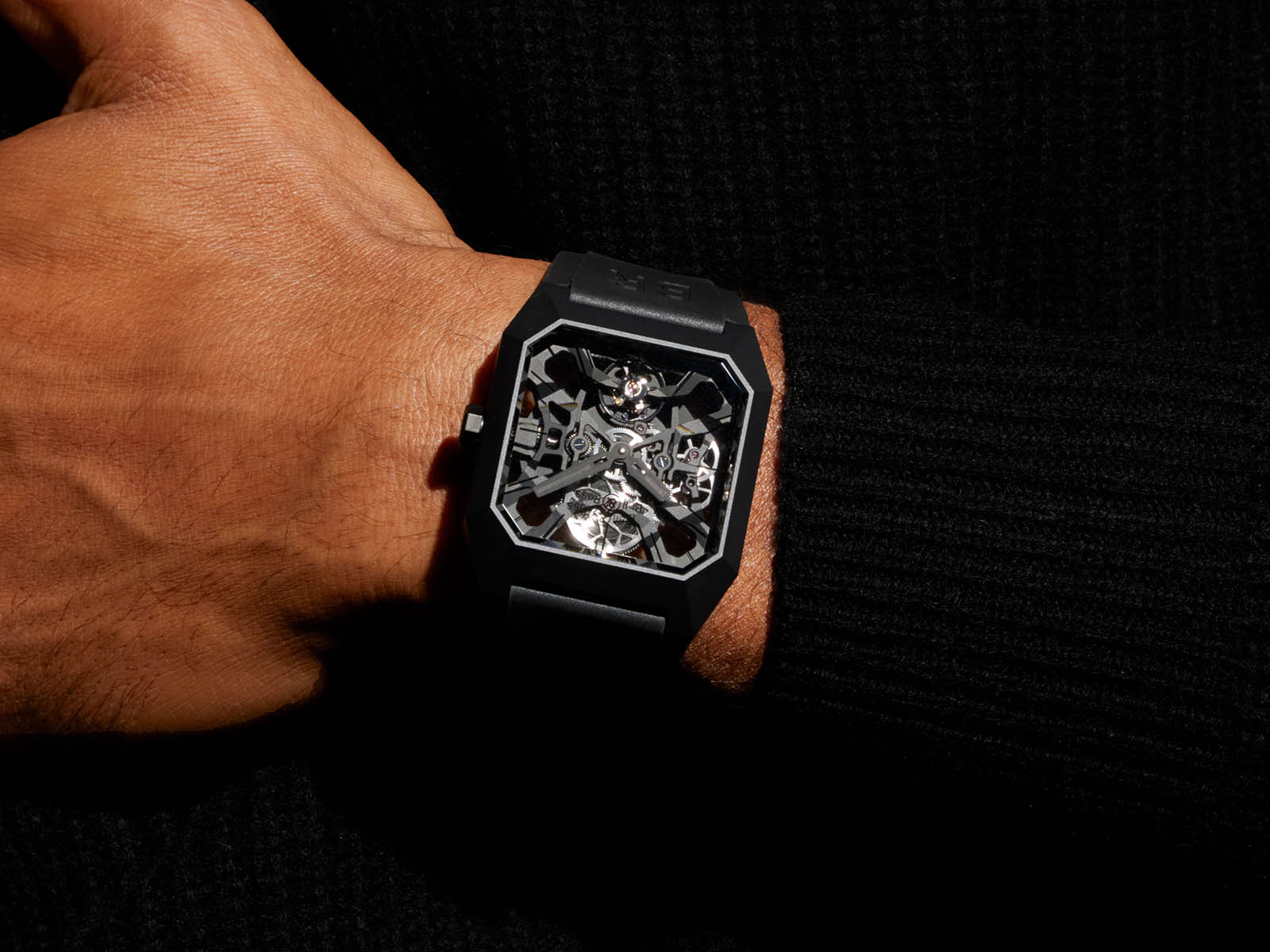 bell-ross-br-03-cyber-ceramic-le-2.jpg