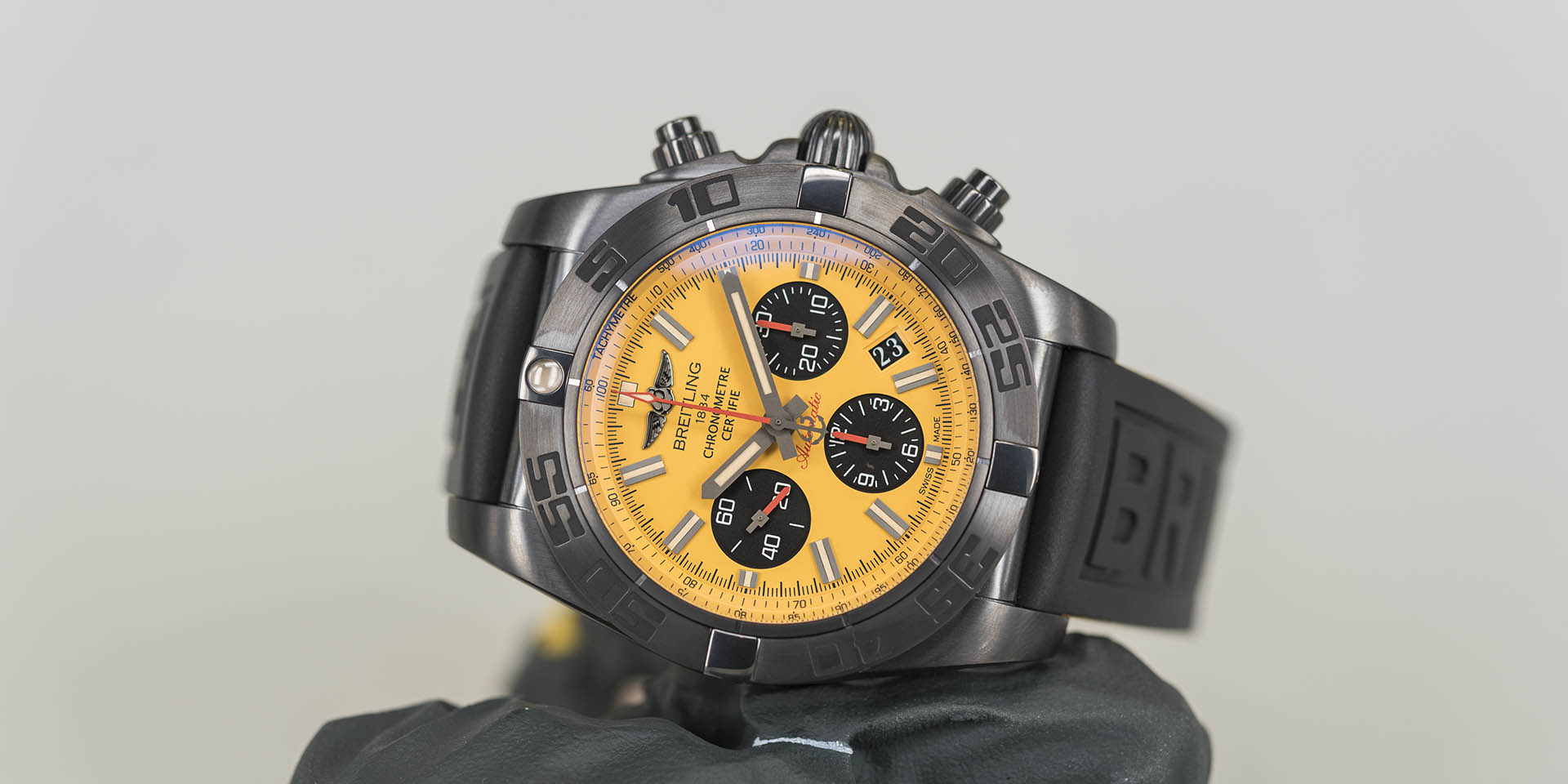 Breitling chronomat 44 blacksteel hotsell