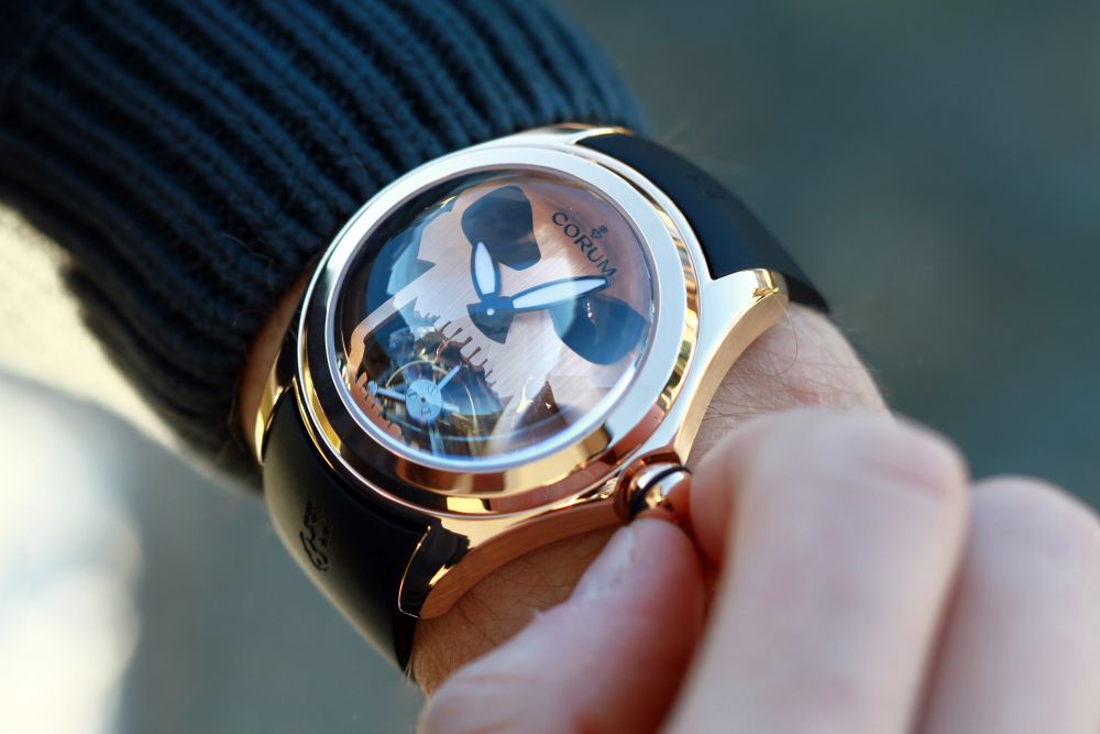 Bubble_skull_flying_tourbillon_ambiance_3.jpg