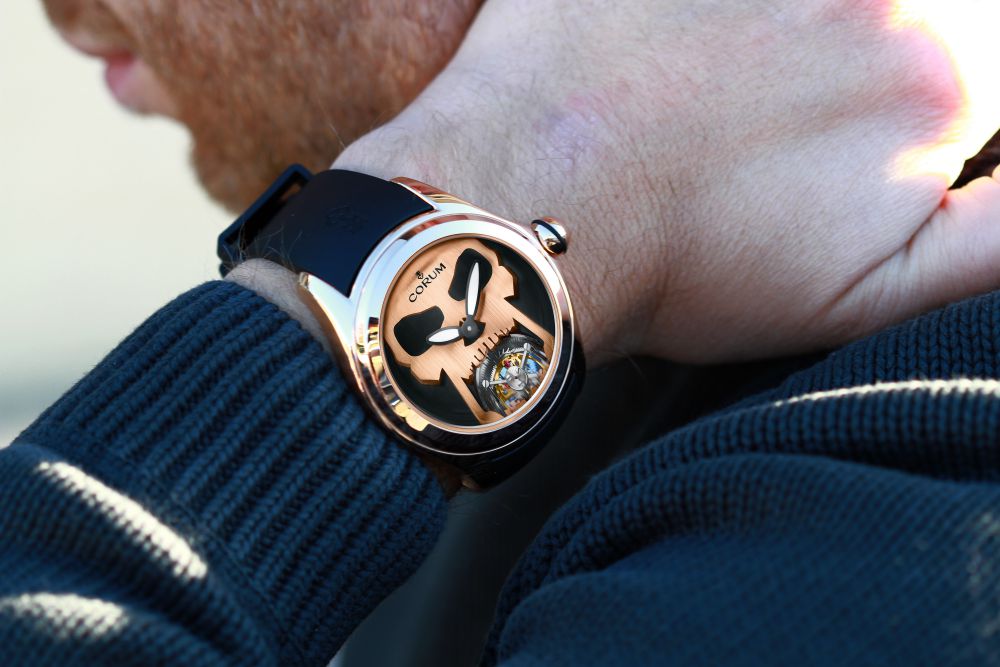 Bubble_skull_flying_tourbillon_ambiance_4.jpg
