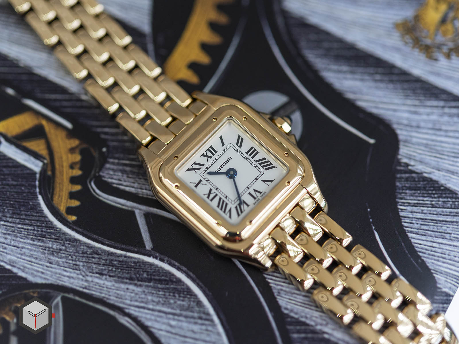 cartier women's 1990s panthere watch