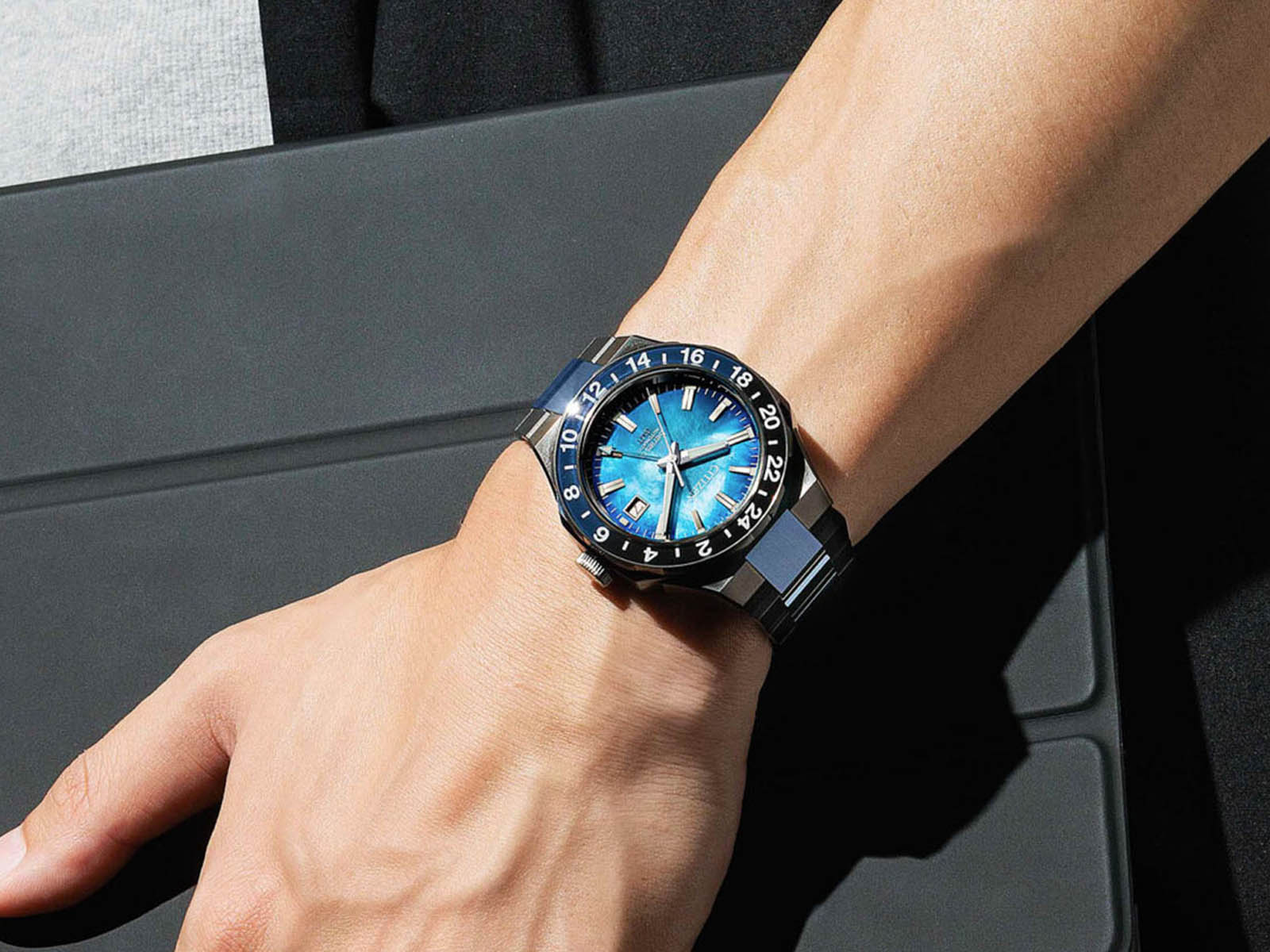 citizen-series-8880-mechanical-gmt-4.jpg