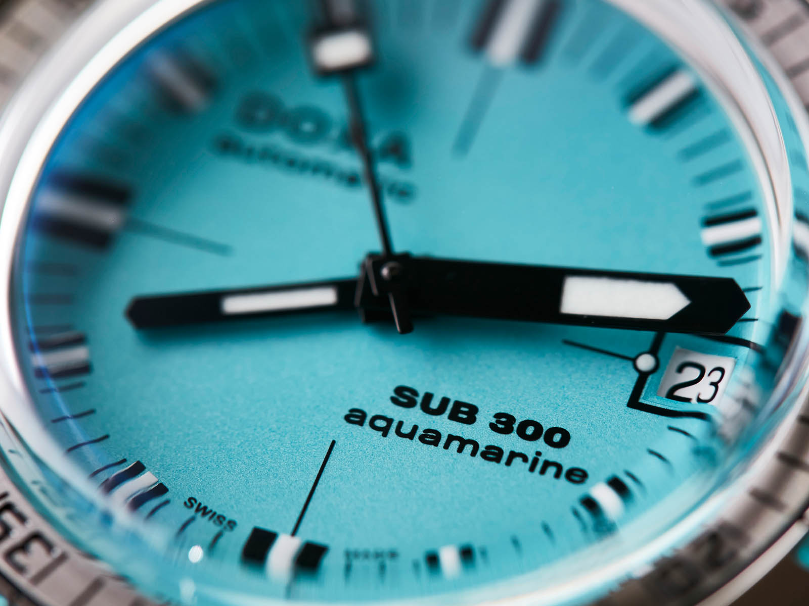 821-10-241-25-doxa-sub300-aquamarine-1.jpg