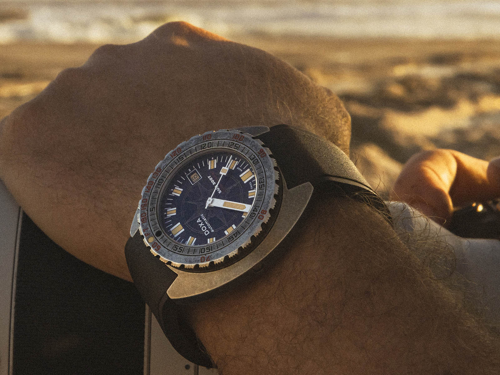 doxa-sub-300t-sharkhunter-clive-cussler-4.jpg