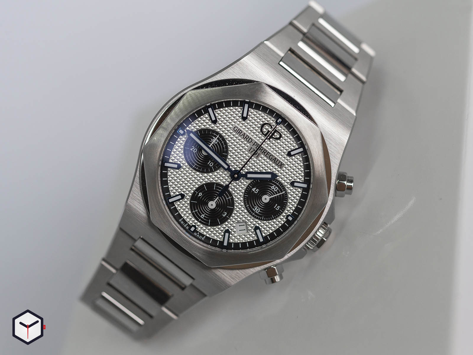 810 11 131 11a Laureato Chronograph 42mm Girard Perregaux Review Horobox