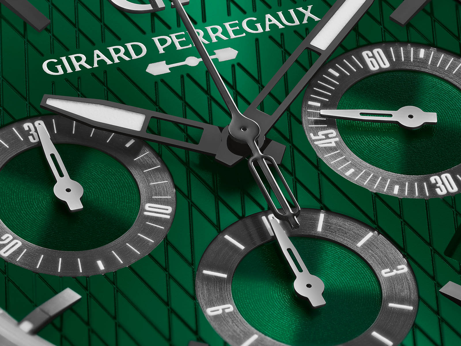 81020-11-001-11a-girard-perregaux-laureato-chronograph-aston-martin-edition-4.jpg