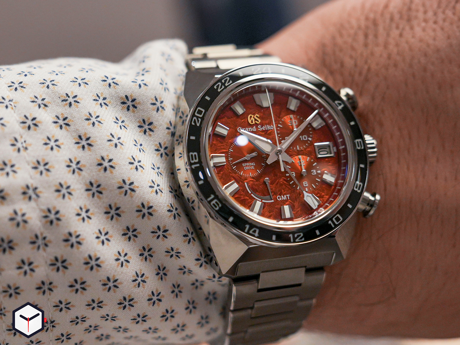 grand-seiko-spring-drive-chronograph-gmt-tokyo-lion-sbgc275-3.jpg