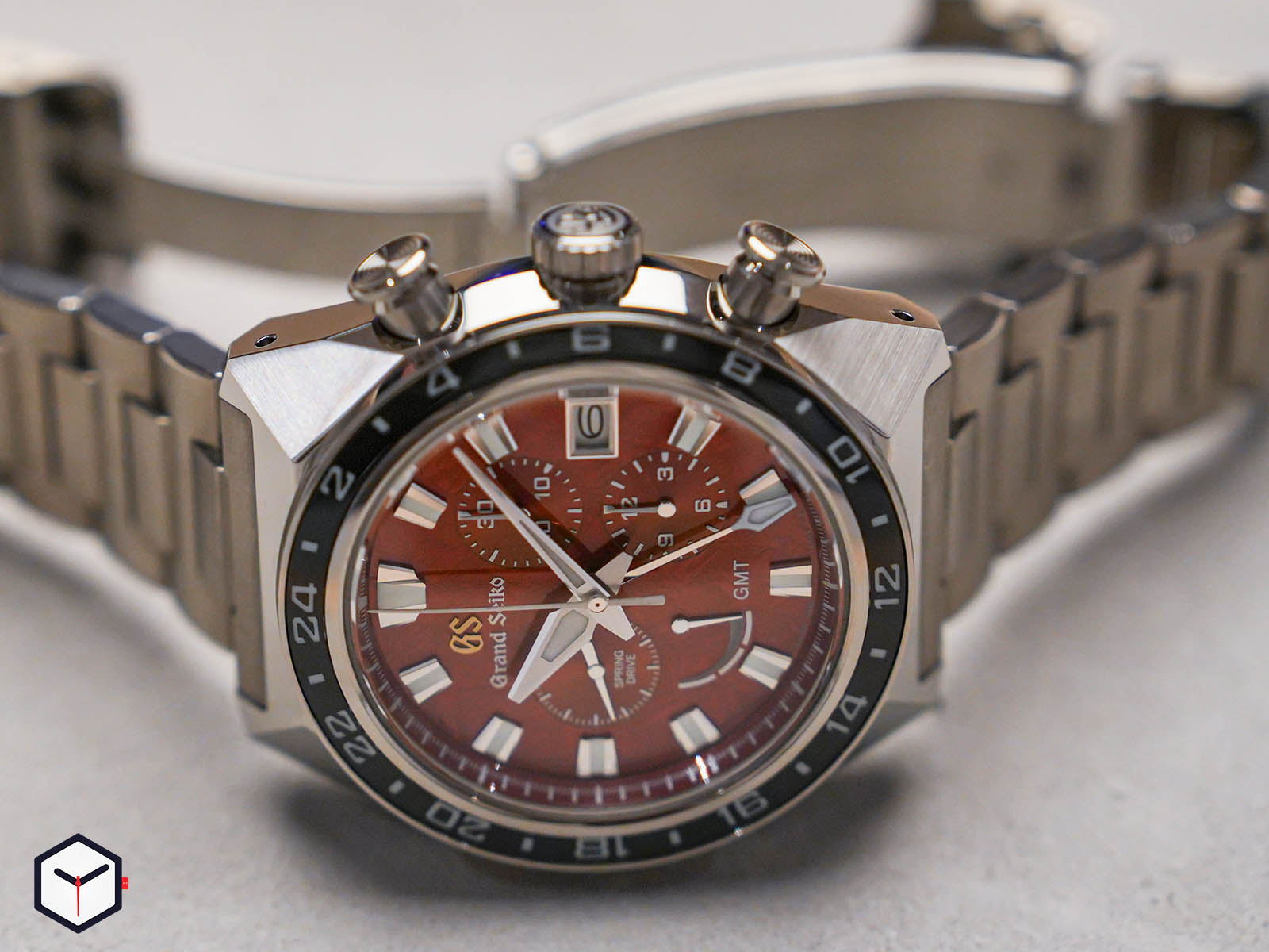 grand-seiko-spring-drive-chronograph-gmt-tokyo-lion-sbgc275-6.jpg