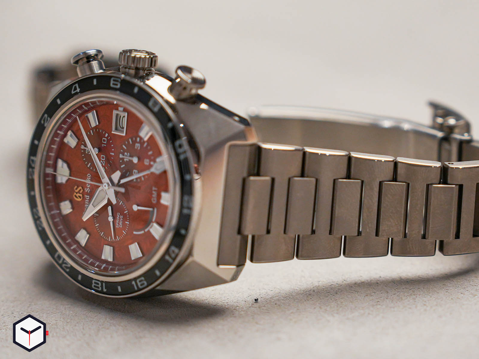 grand-seiko-spring-drive-chronograph-gmt-tokyo-lion-sbgc275-7.jpg