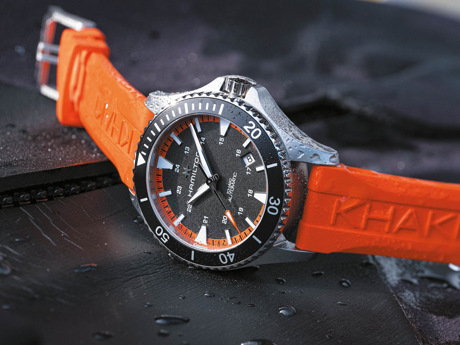 hamilton-khaki-navy-scuba-40-mm-bright-dials-3.jpg