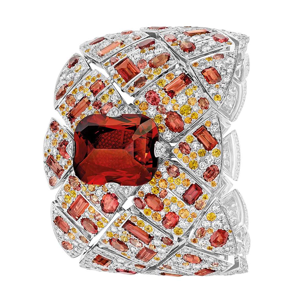gphg2016_chanel_montre_a_secret_signature_grenat_03.jpg