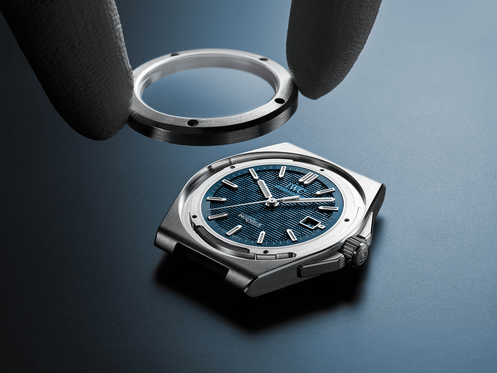 iwc-ingenieur-automatic-40-blue-dial-4.jpg