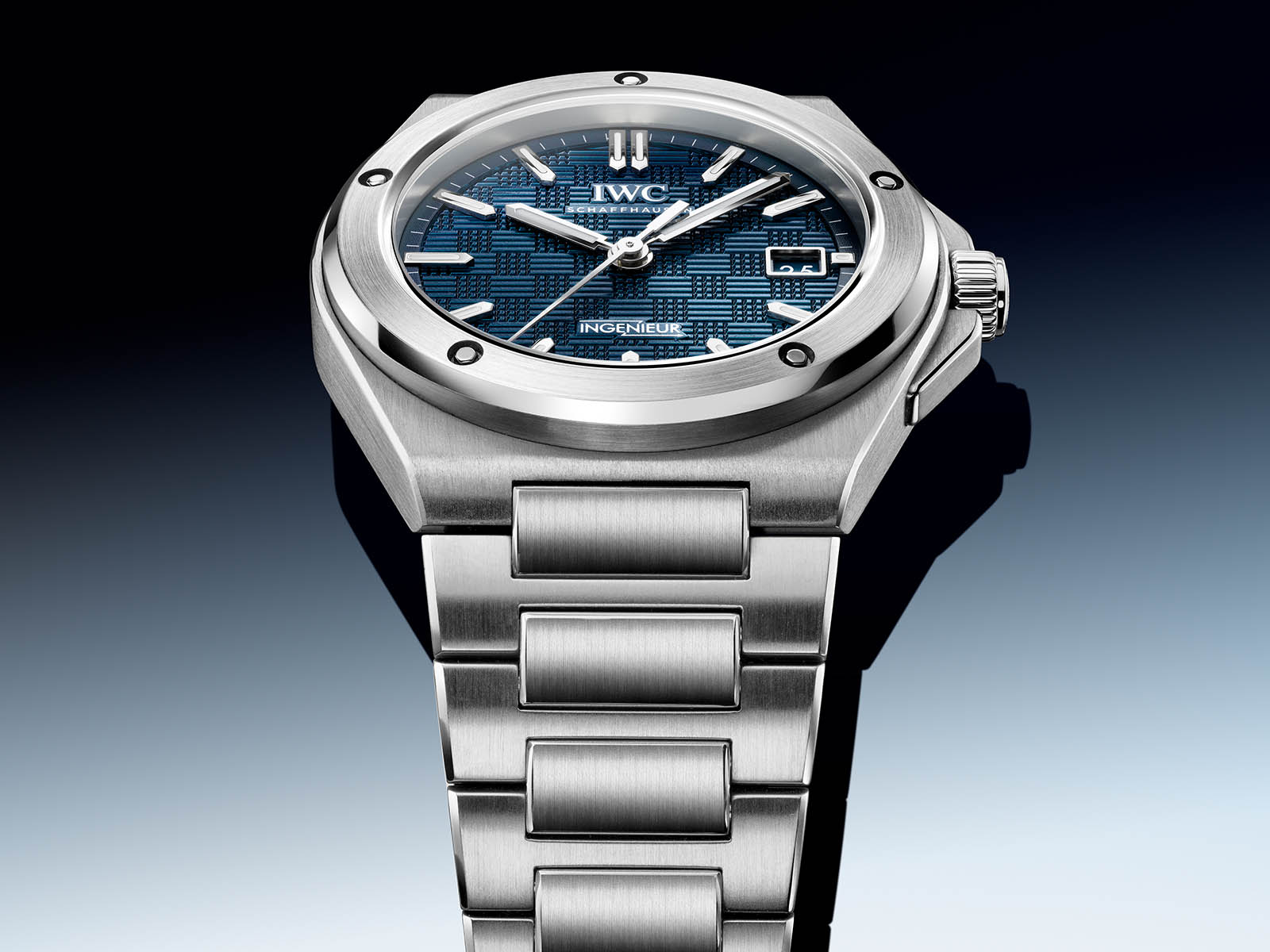 iwc-ingenieur-automatic-40-blue-dial-6.jpg