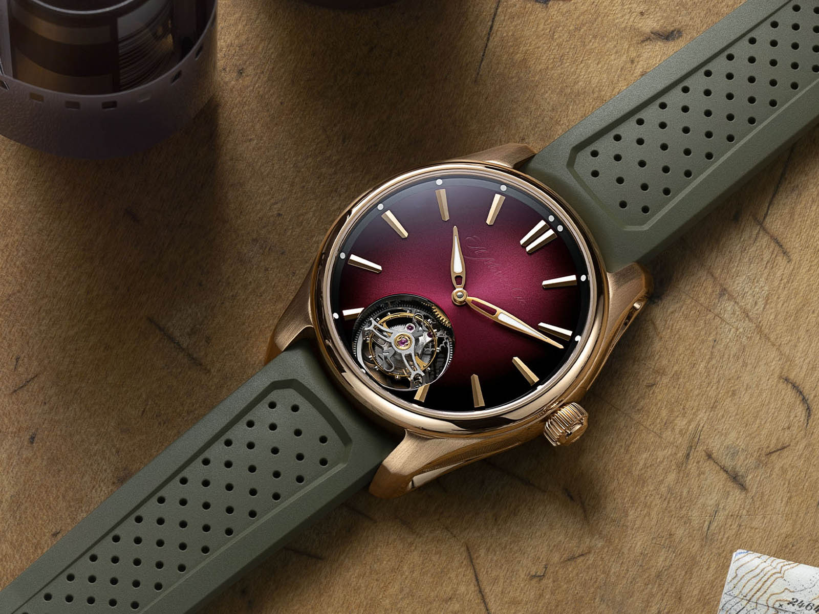 moser-cie-pioneer-tourbillon-burgundy-1.jpg
