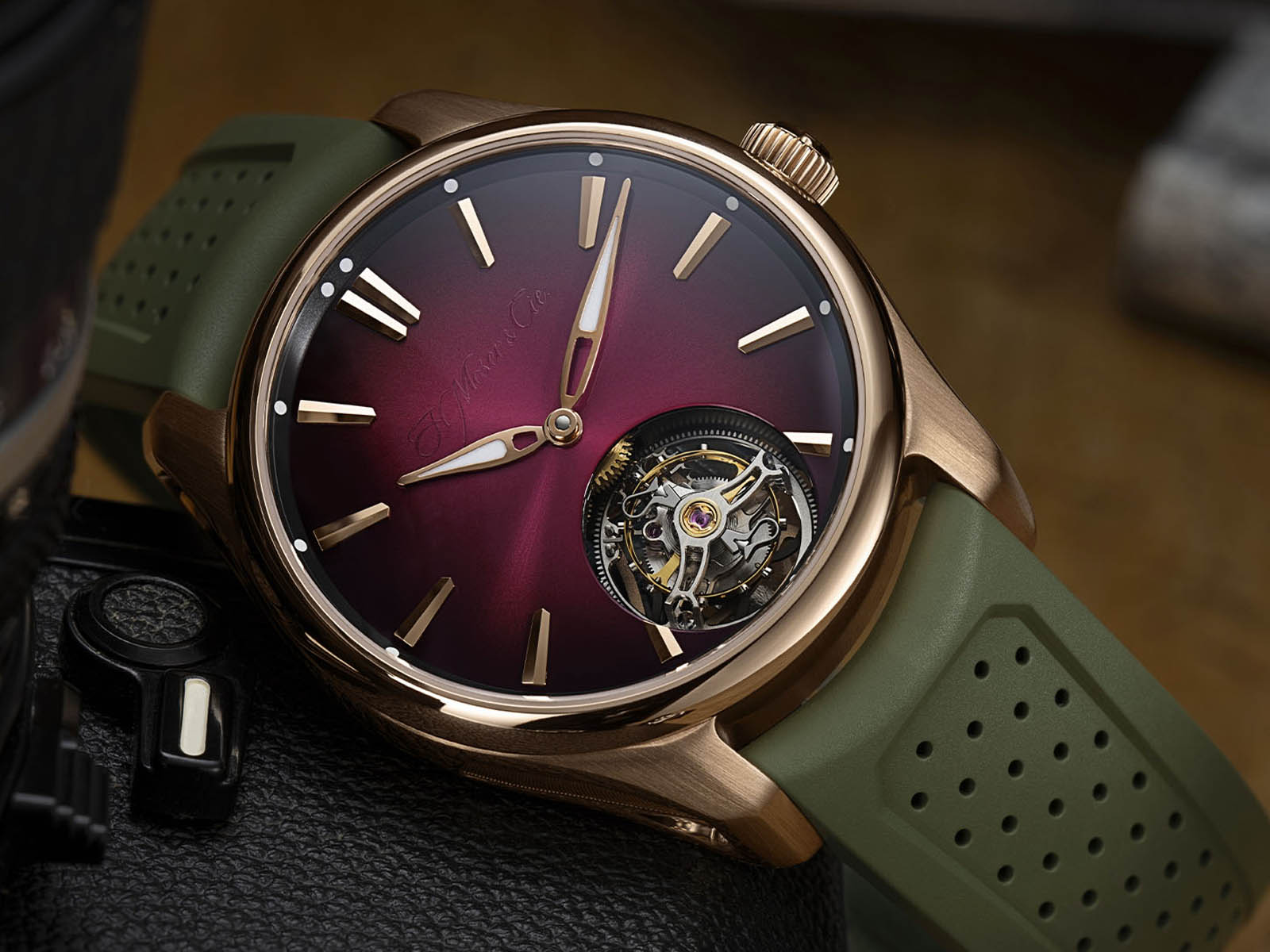 moser-cie-pioneer-tourbillon-burgundy-3.jpg