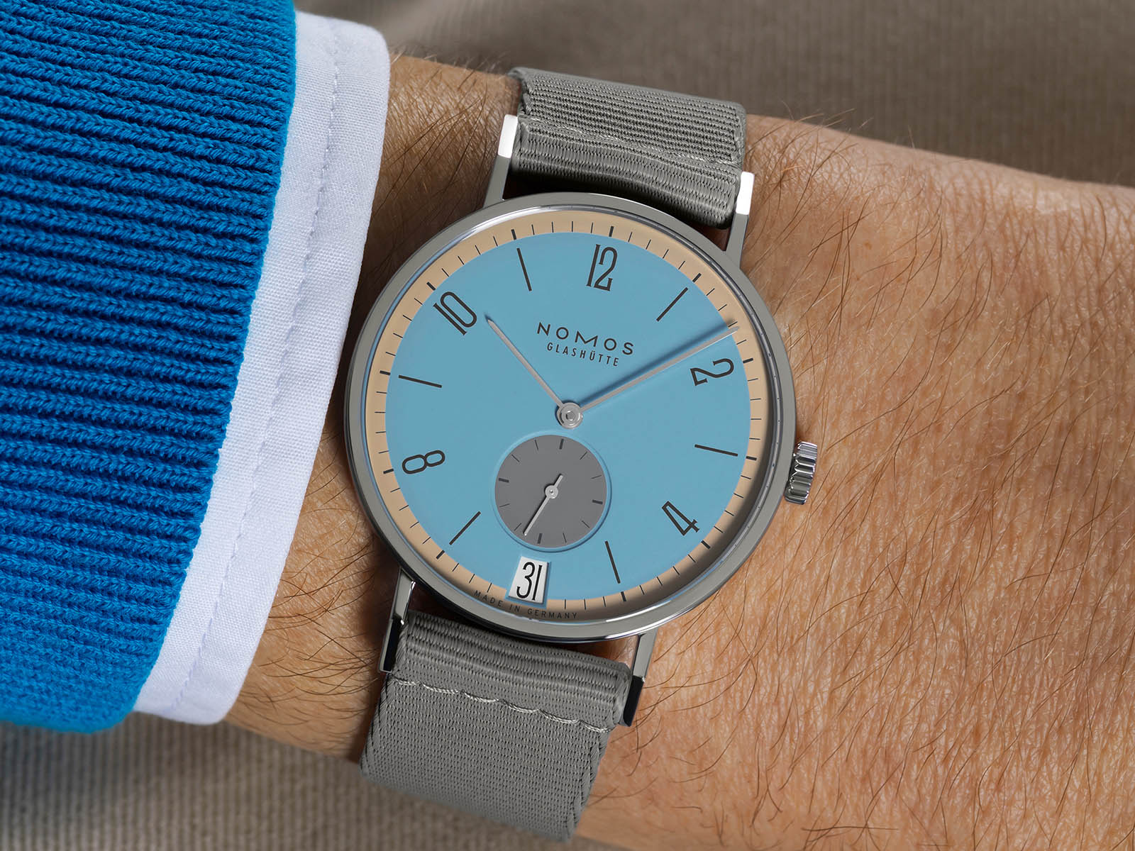 nomos-tangente-38-date-6.jpg