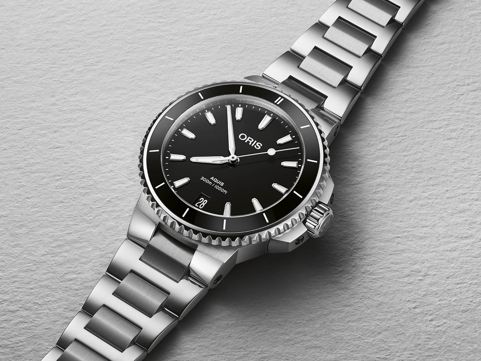 oris-aquis-date-and-aquis-date-upcycle-15.jpg