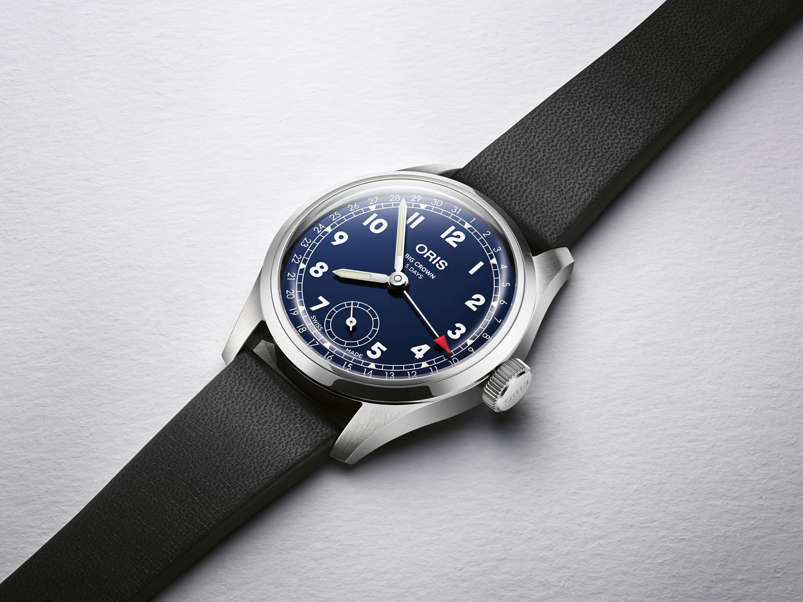 Dubai Watch Week 2021 Novelties Pointer Date Big Crown Oris