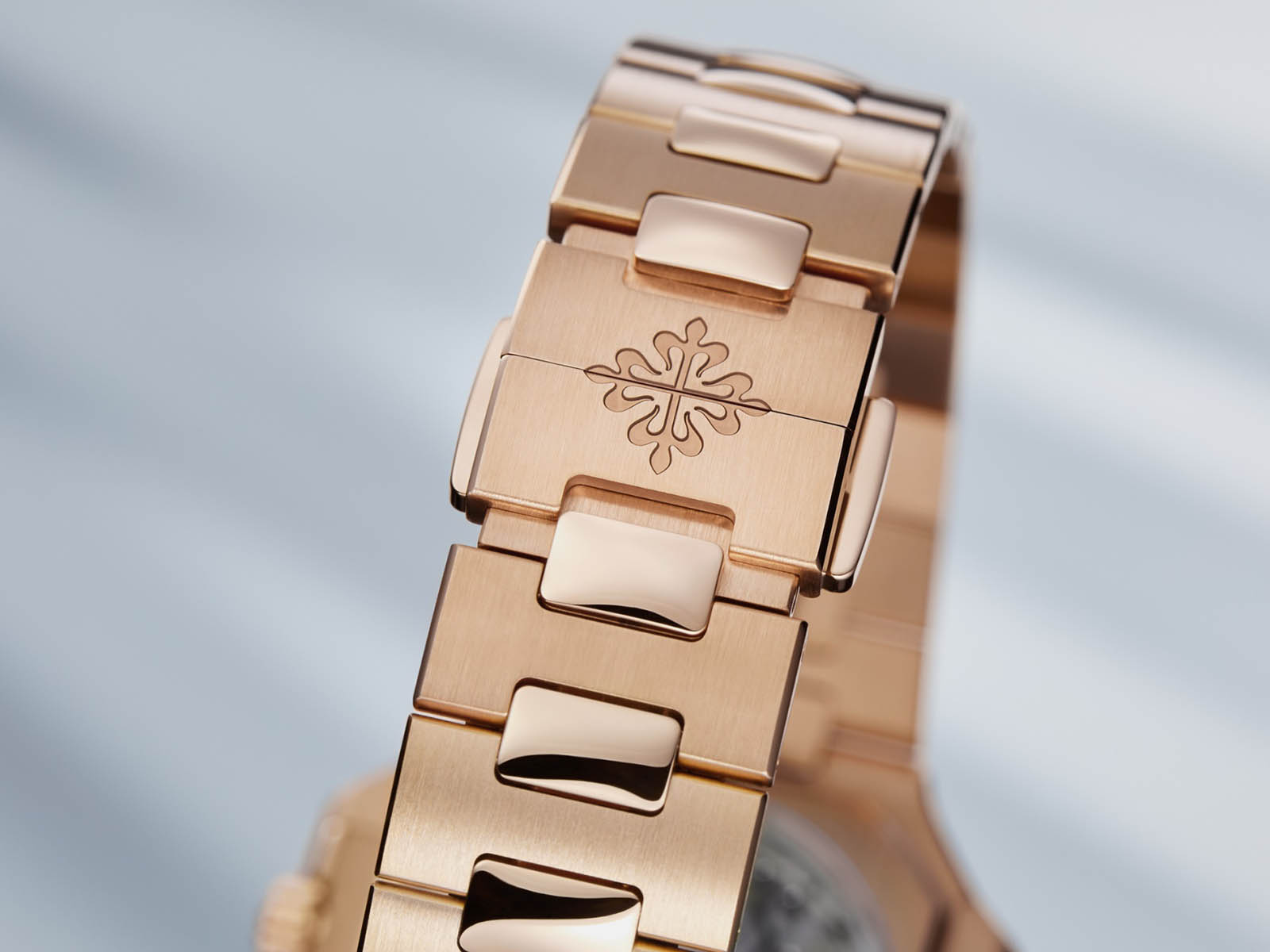 patek-philippe-cubitus-40mm-4-.jpg