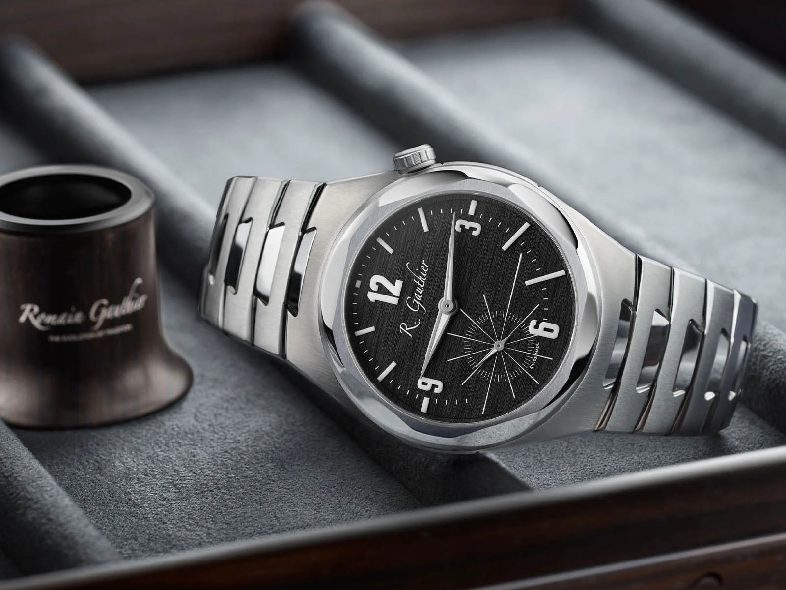romain-gauthier-titanium-edition-bracelet-black-dials-1.jpg