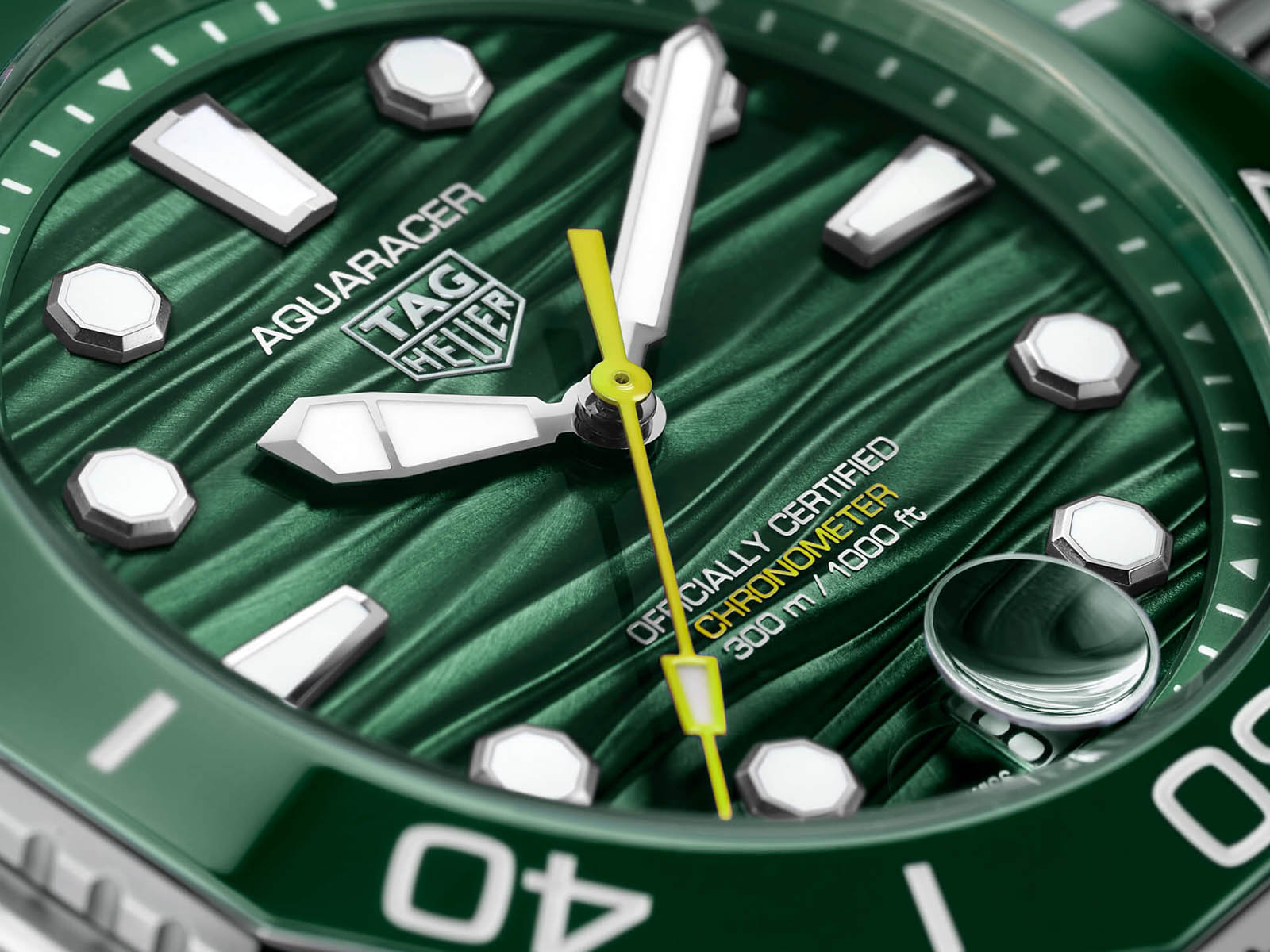 tag-heuer-aquaracer-professional-300-date-gmt-6.jpg