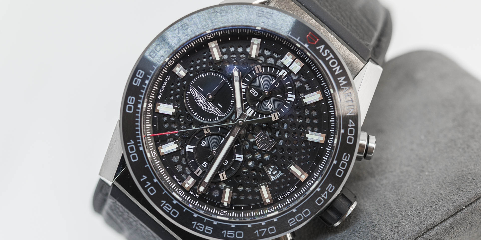 car2a1ab-ft6163-tag-heuer-carrera-heuer-01-aston-martin-1.jpg