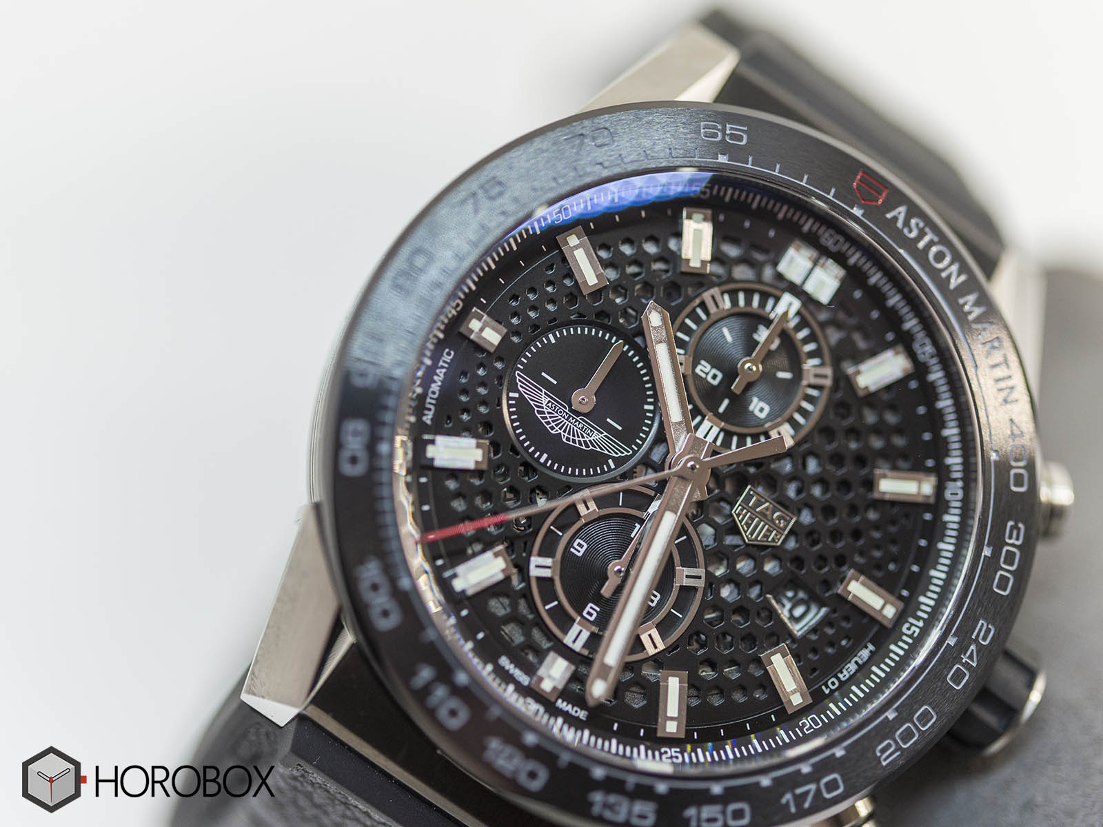 car2a1ab-ft6163-tag-heuer-carrera-heuer-01-aston-martin-2.jpg