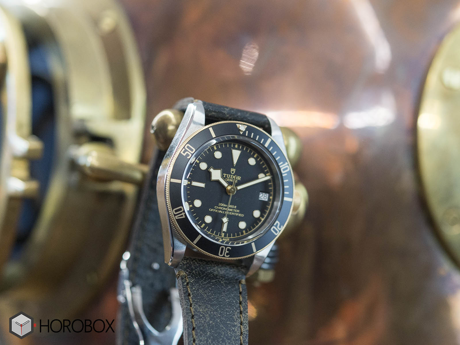 Tudor-Heritage-Black-Bay-Steel-Gold-1.jpg