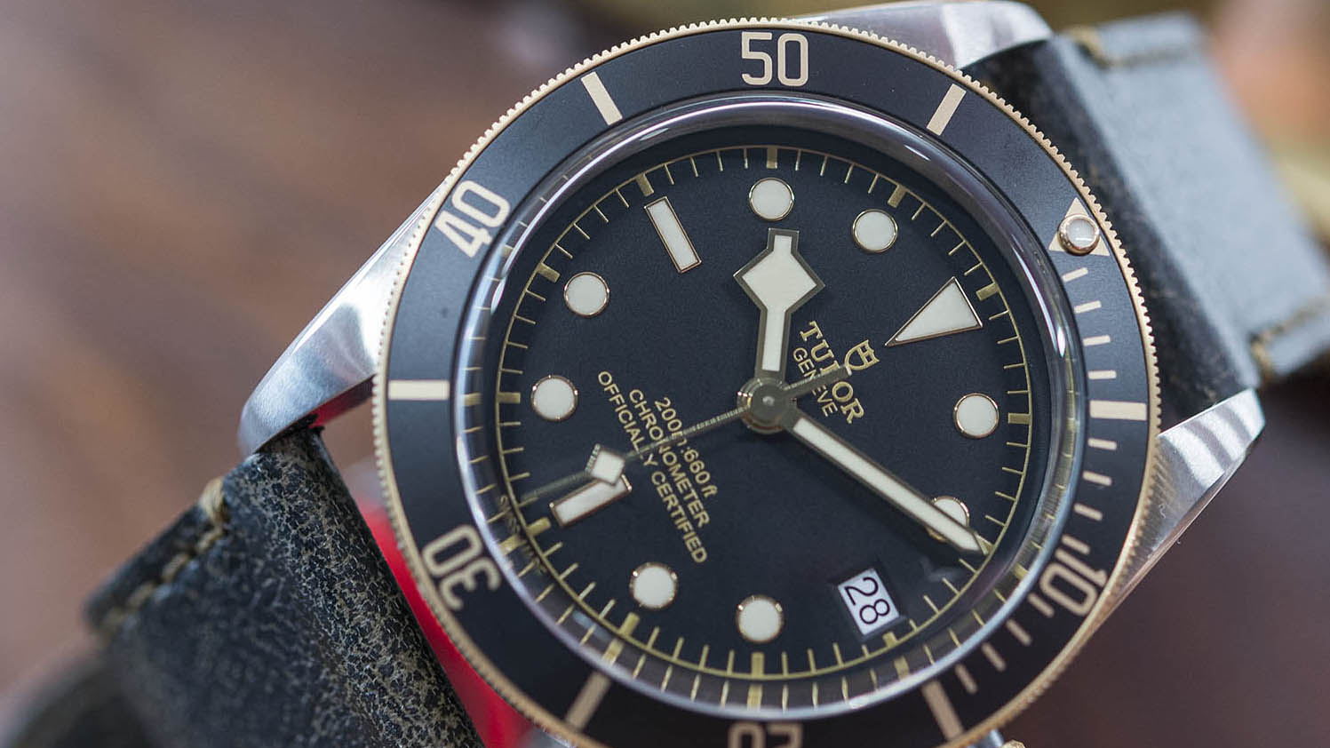Tudor-Heritage-Black-Bay-Steel-Gold-kapak-2.jpg