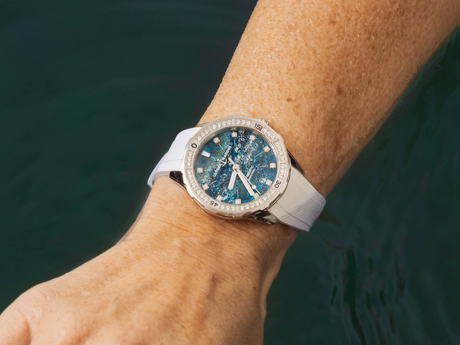 ulysse-nardin-diver-atoll-chrysocolla-dial-3.jpg