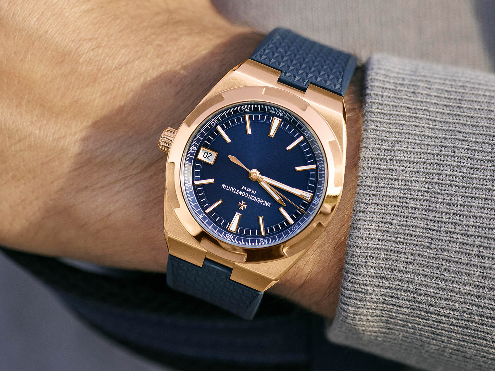 4500V/110R-B705 | Overseas | Vacheron Constantin | Review