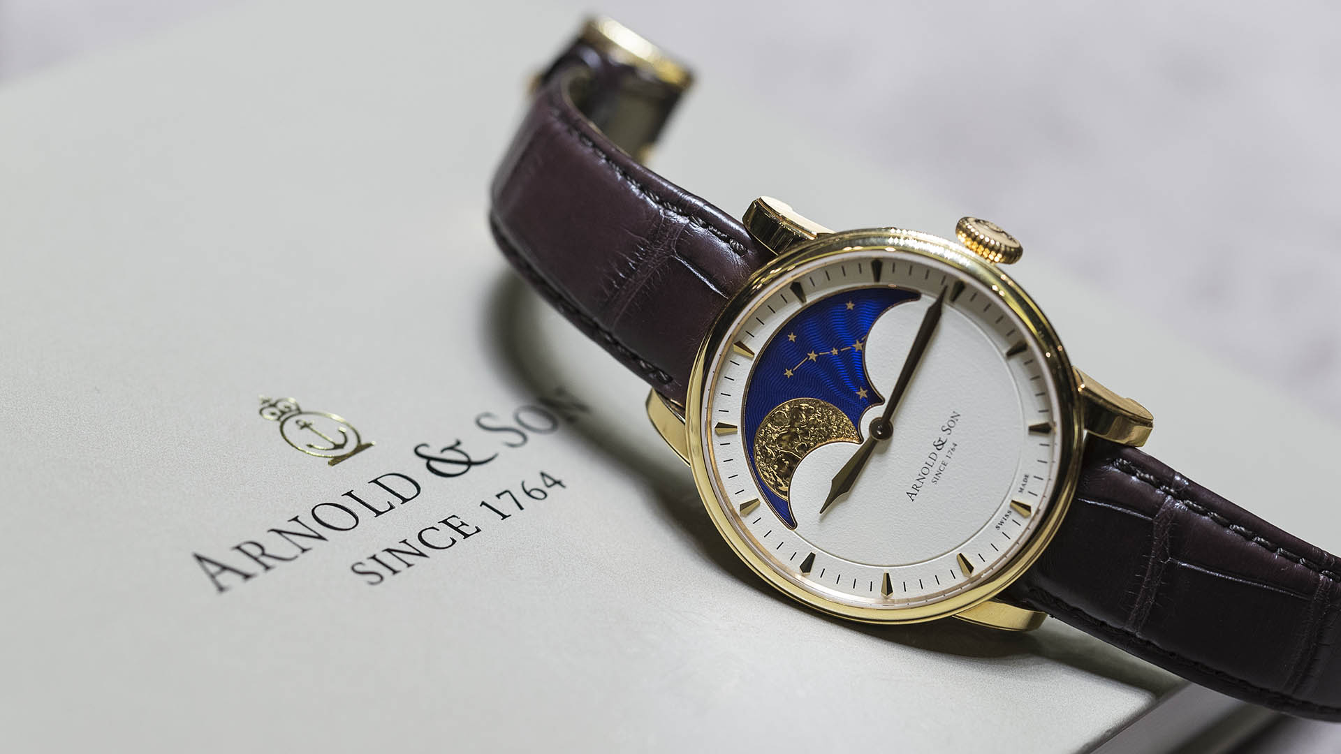 Arnold & son store perpetual moon