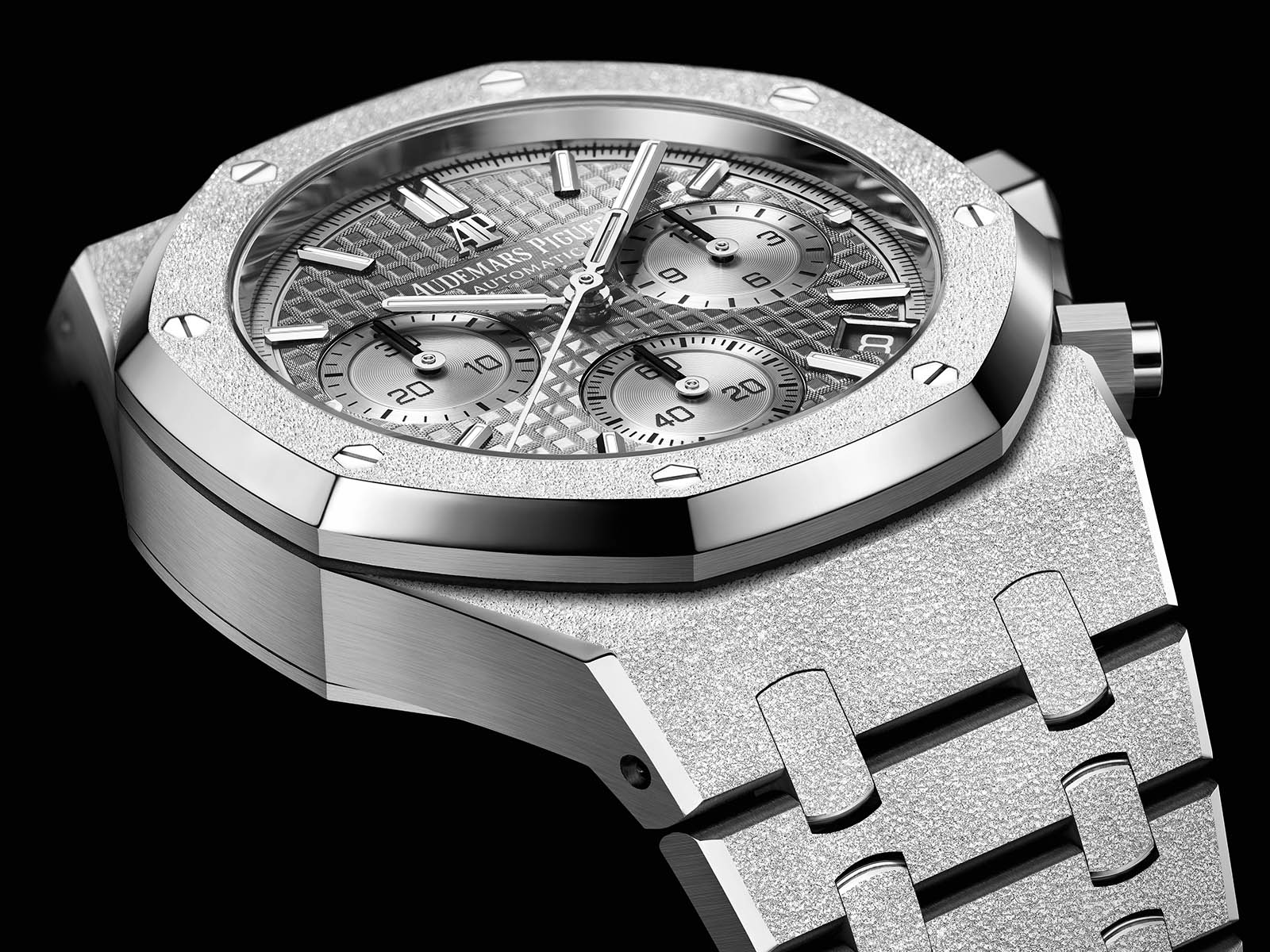 Introducing – The Audemars Piguet Royal Oak Selfwinding Chronograph 41mm  Frosted Gold (Live Pics & Price) - WATCHLOUNGE