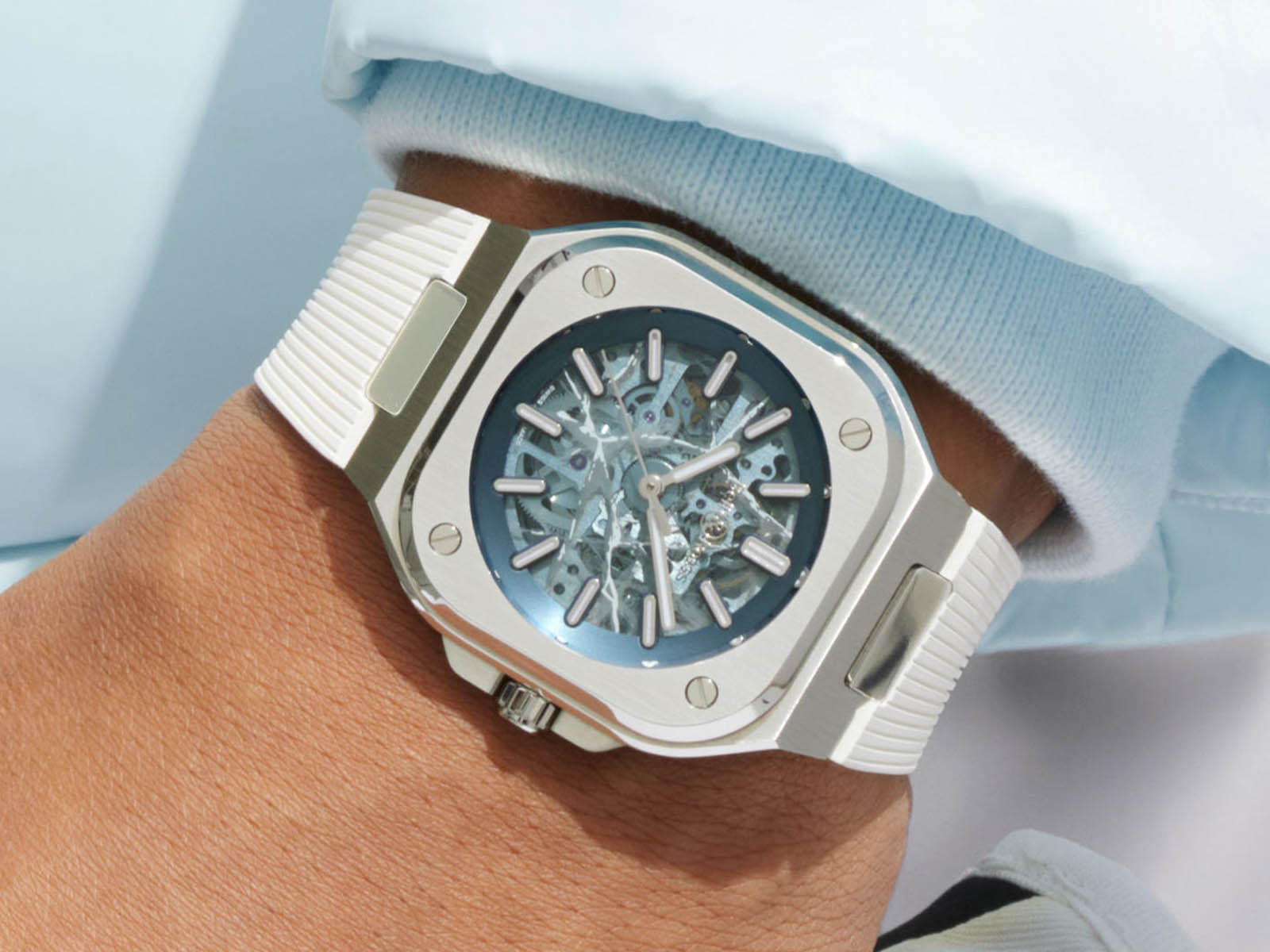 bell-ross-br-05-skeleton-arctic-blue-4.jpg