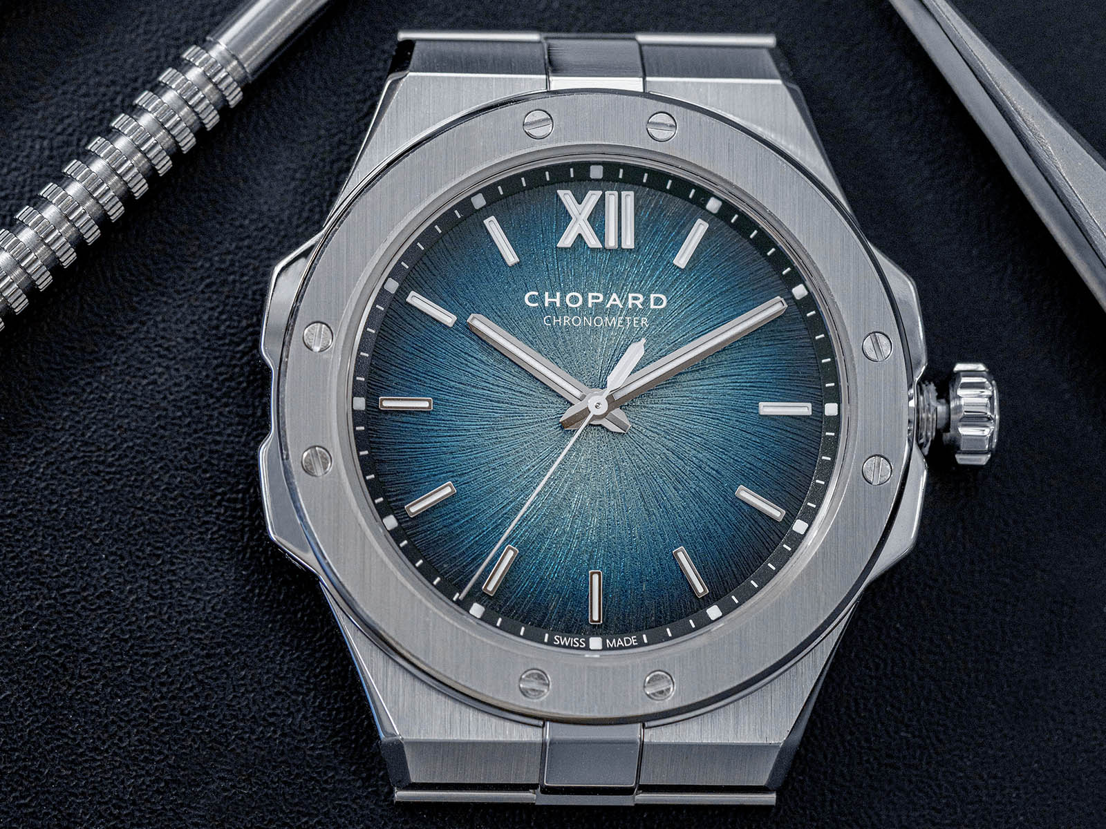 295396-9001-chopard-alpine-eagle-41-xp-cs-platinum-2-.jpg