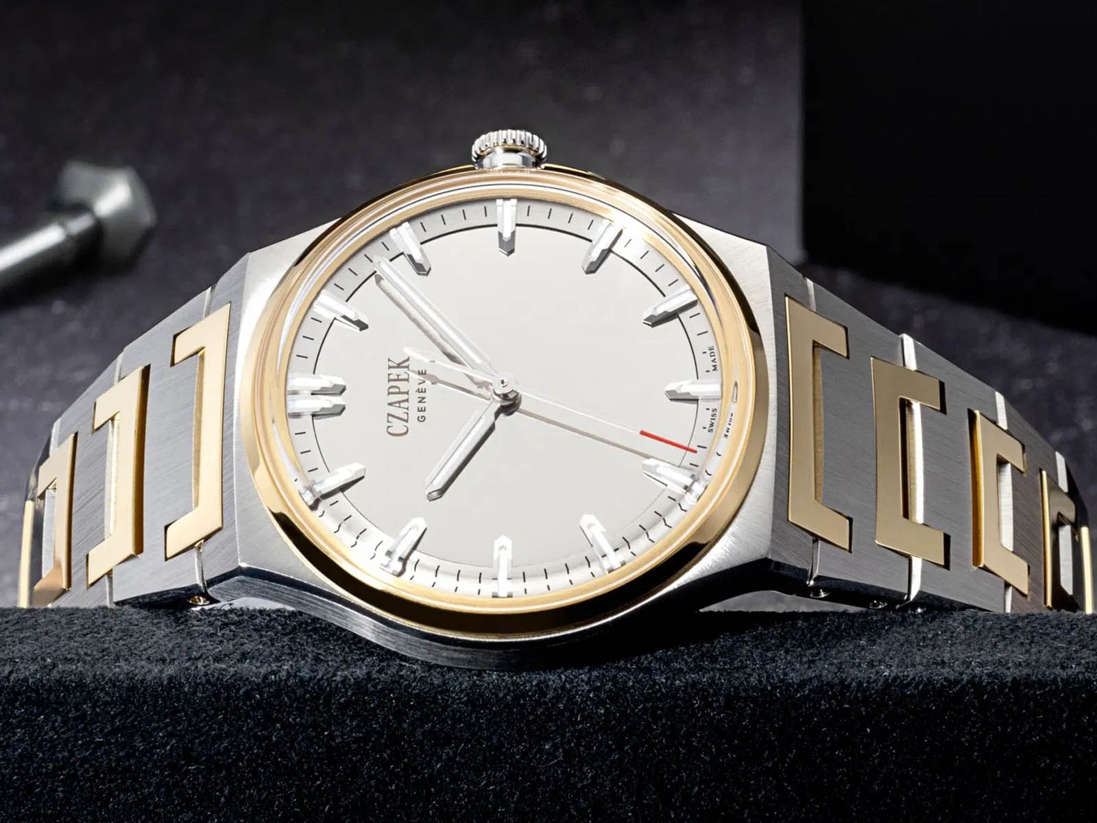 czapek-antarctique-s-mirrored-sincere-platinum-jubilee-edition-4.jpg