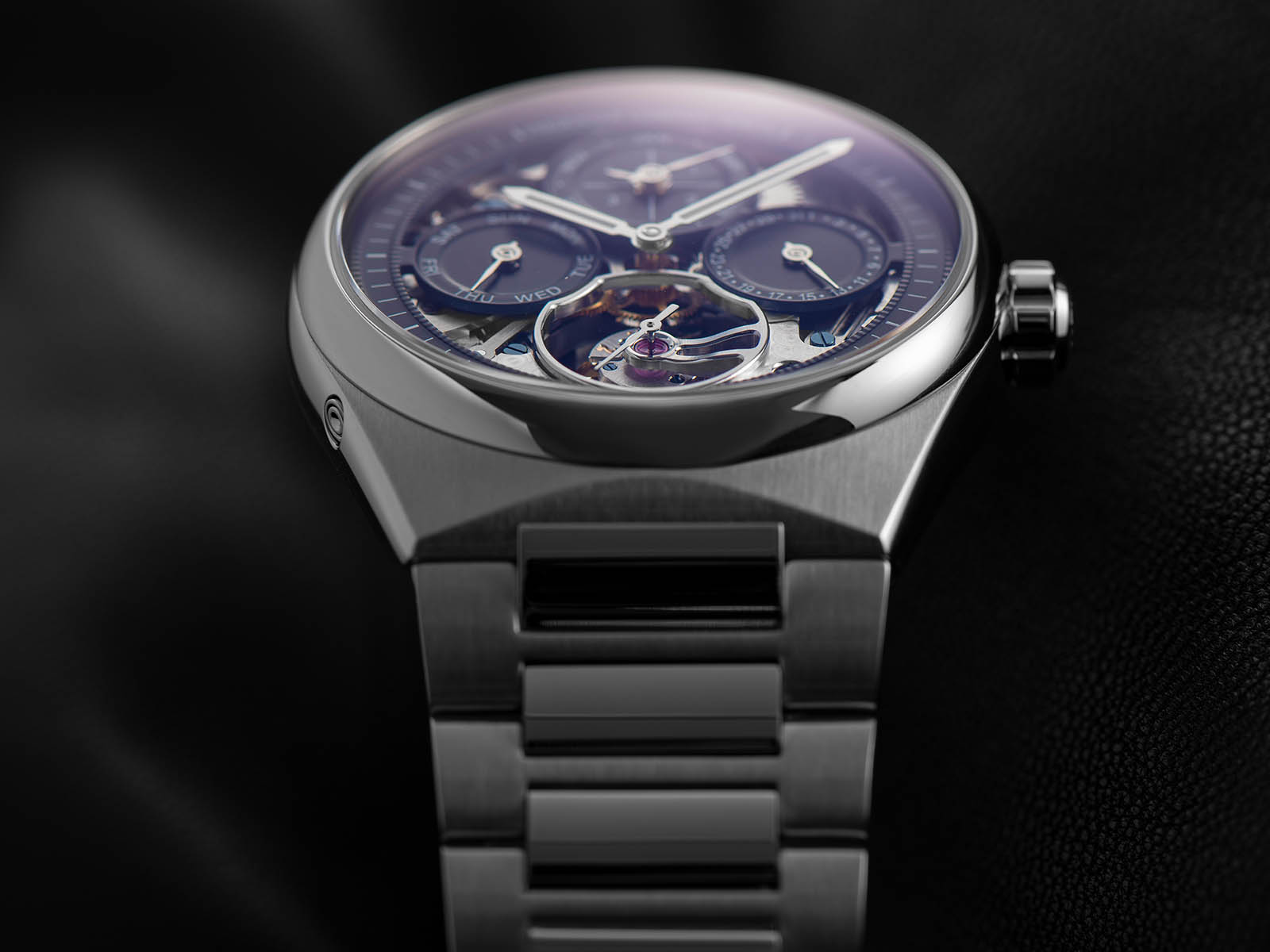 frederique-constant-highlife-tourbillon-perpetual-calendar-manufacture-5.jpg