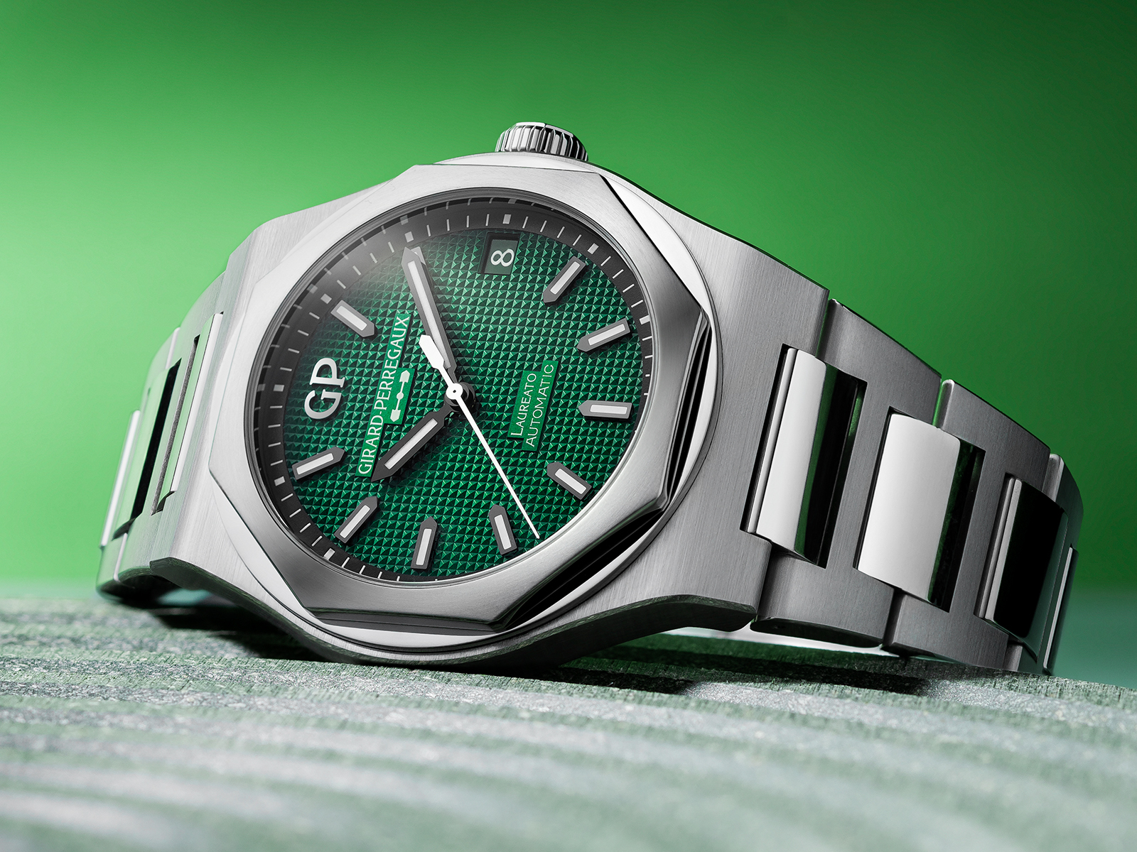 Girard Perregaux Laureato 42mm Green Review