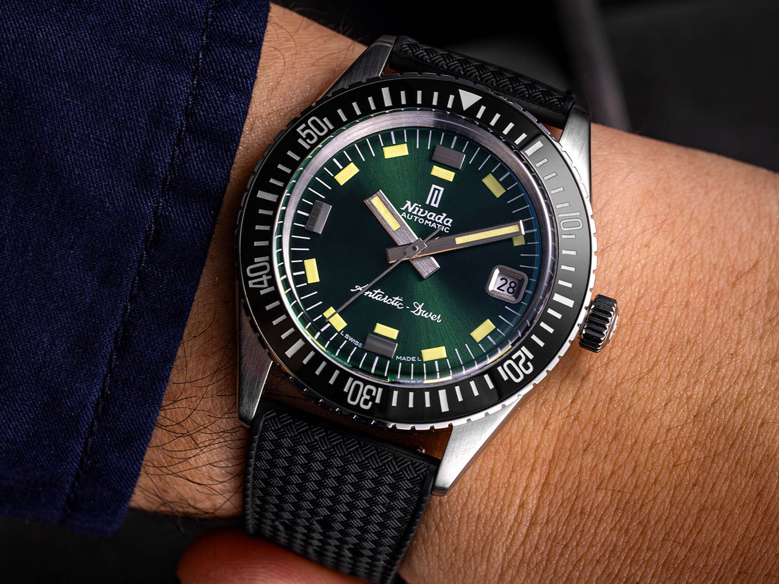 nivada-grenchen-antarctic-diver-green-3.jpg