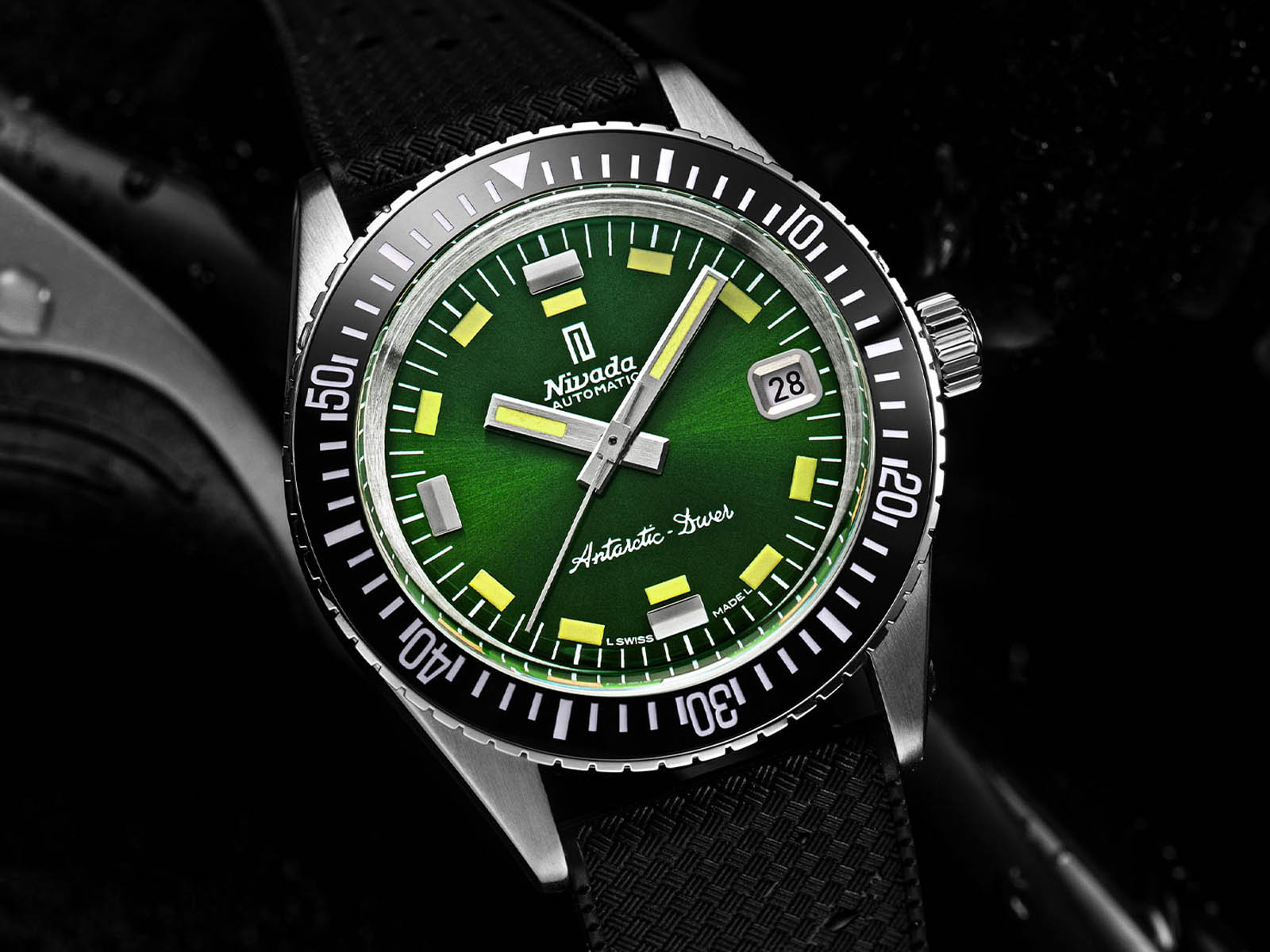 nivada-grenchen-antarctic-diver-green-5.jpg