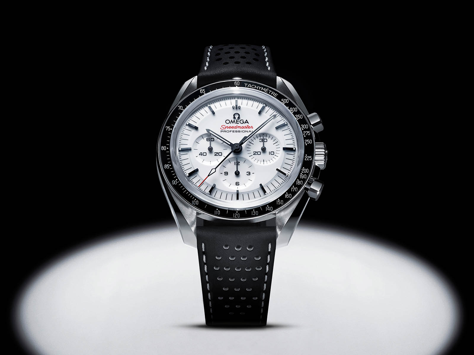 omega-beyaz-kadranli-speedmaster-moonwatch-3.jpg