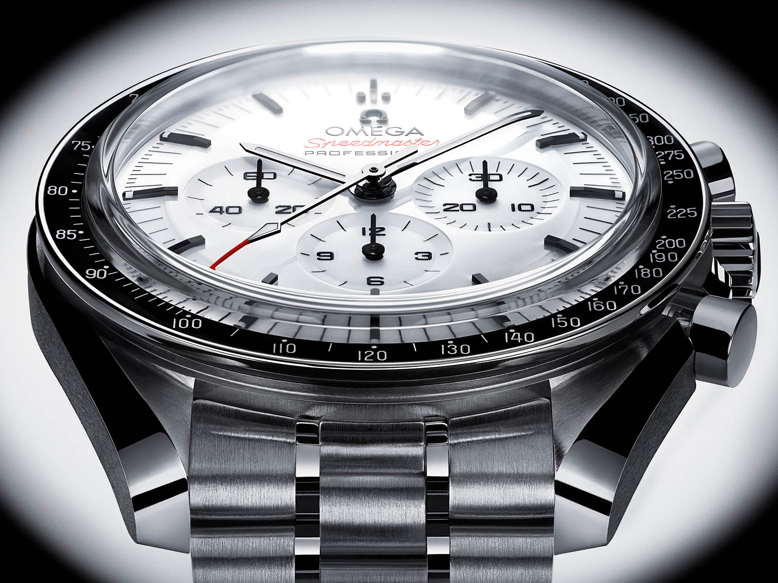 omega-beyaz-kadranli-speedmaster-moonwatch-5.jpg