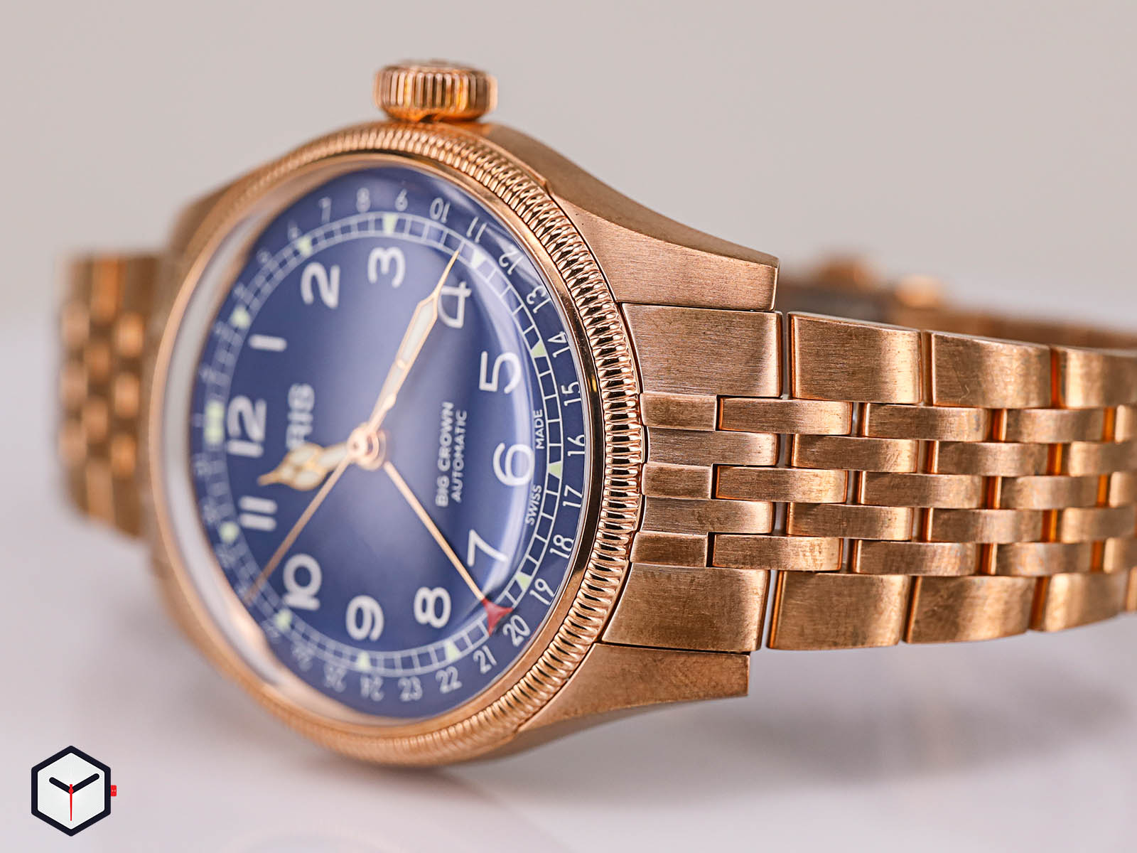 oris-big-crown-pointer-date-bronze-2.jpg