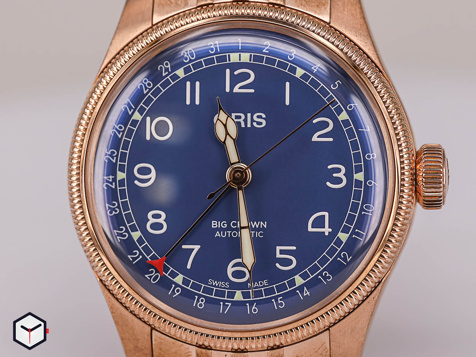 oris-big-crown-pointer-date-bronze-4.jpg