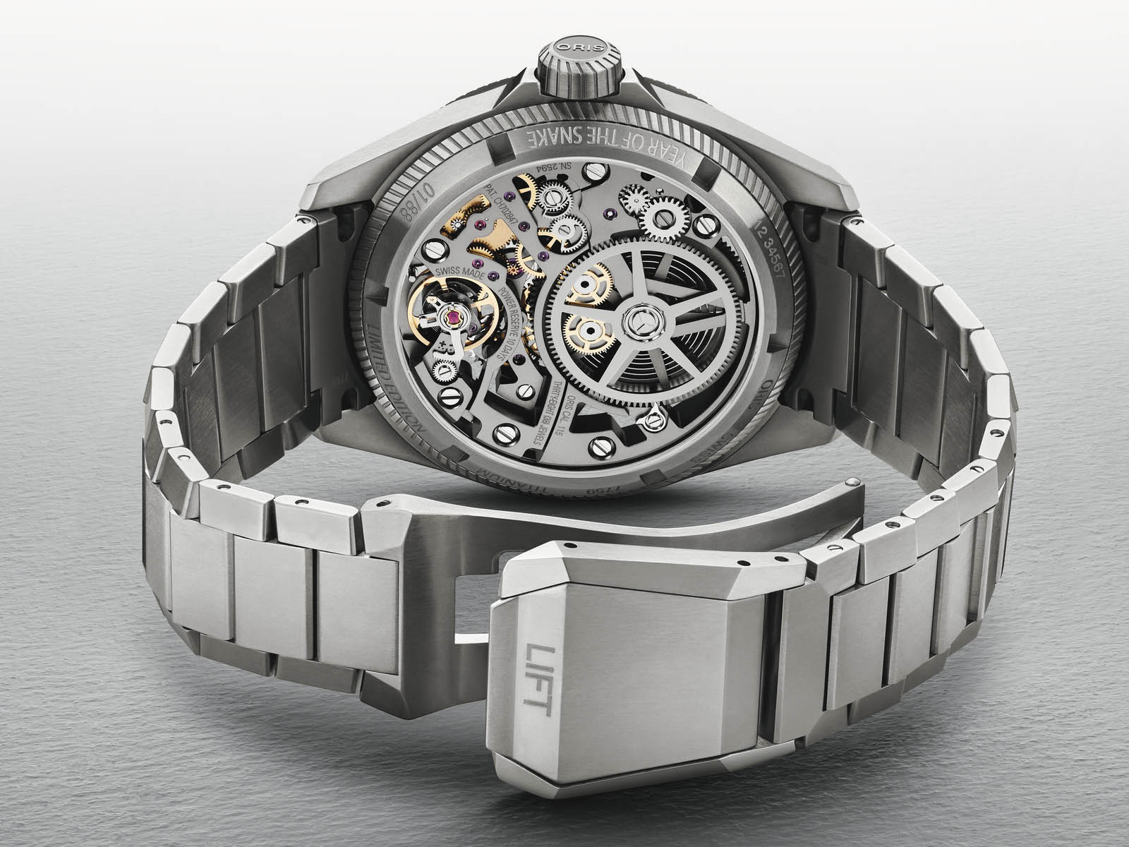 oris-propilot-year-of-the-snake-3.jpg