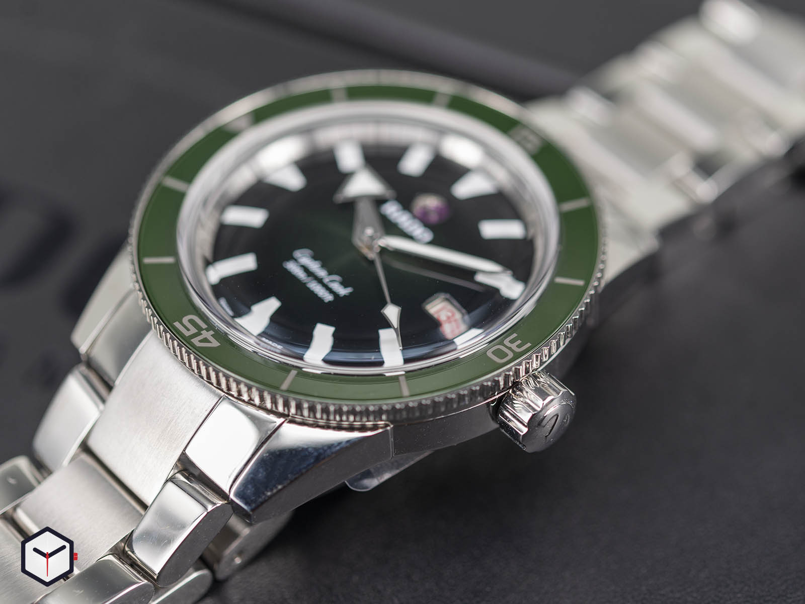 R32105313 Captain Cook RADO Review