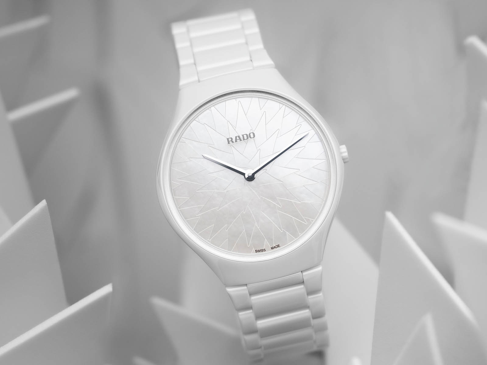 rado-true-thinline-great-gardens-of-the-world-3.jpg