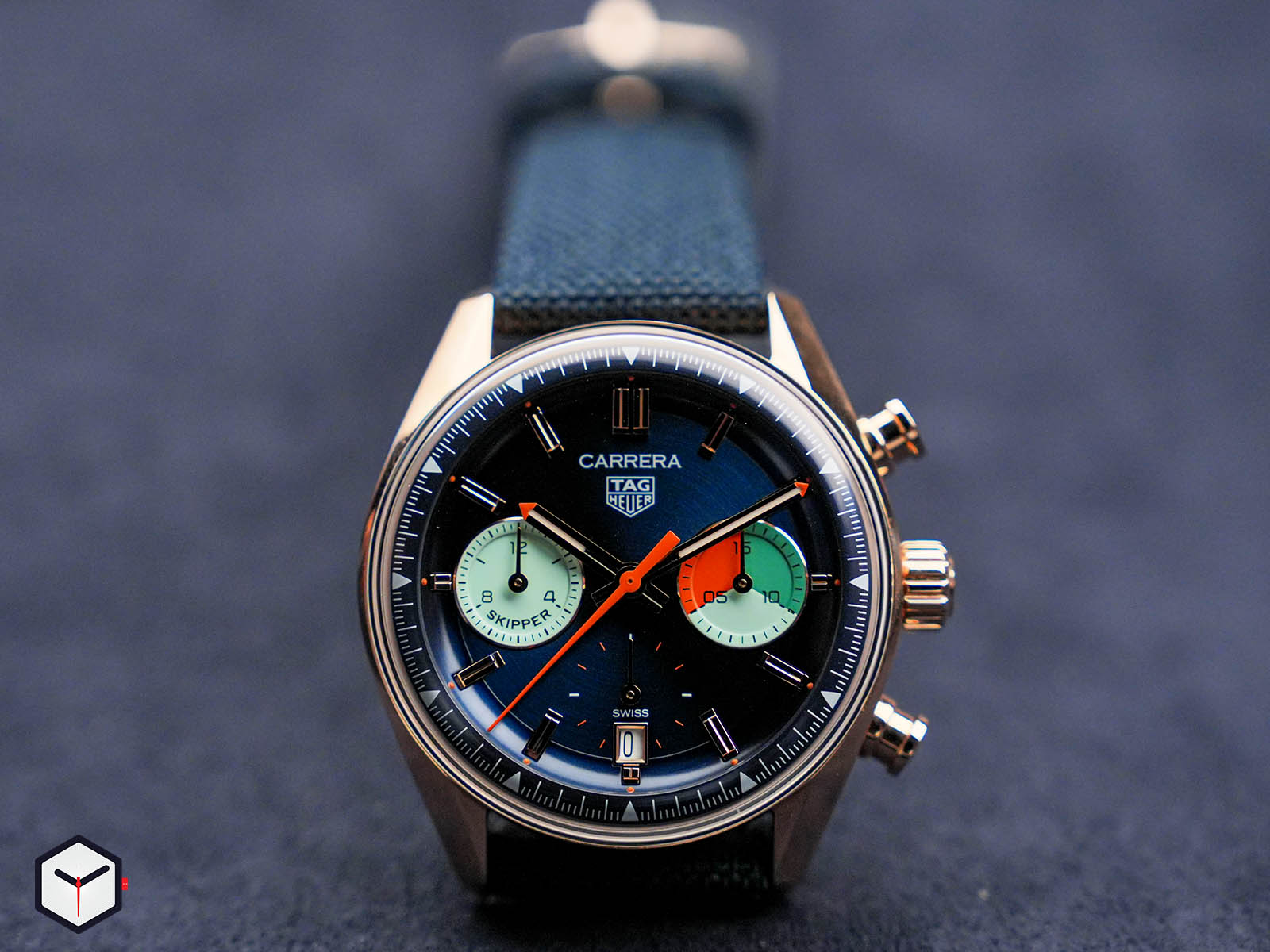 tag-heuer-carrera-skipper-gold-1.jpg