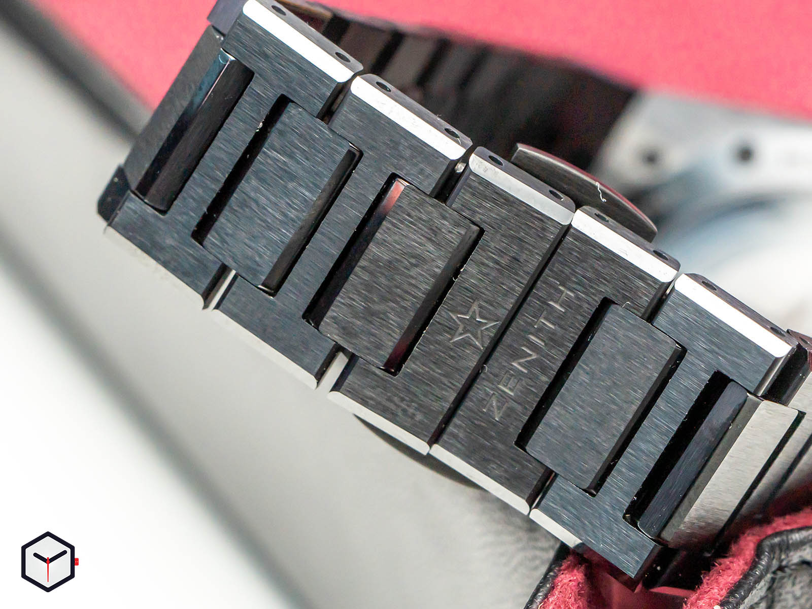 zenith-black-ceramic-defy-skyline-defy-skyline-skeleton-9.jpg